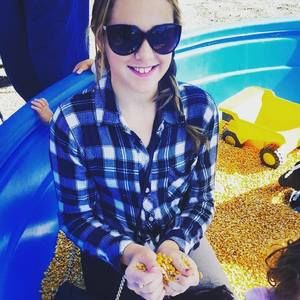 Meet your Posher, Mia